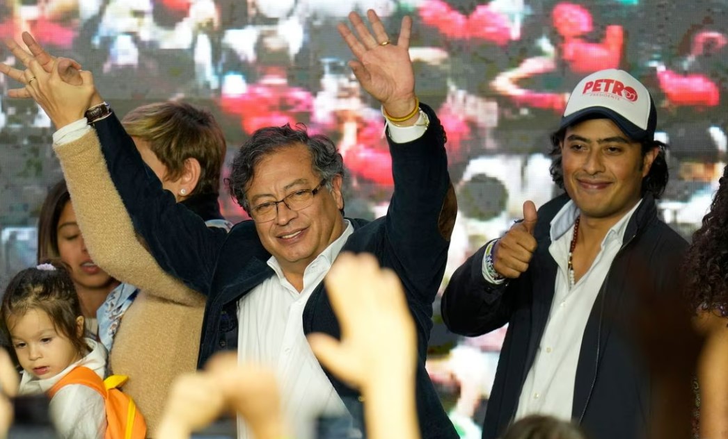 Photo of Aceleran investigaciones por financiación de campaña Petro