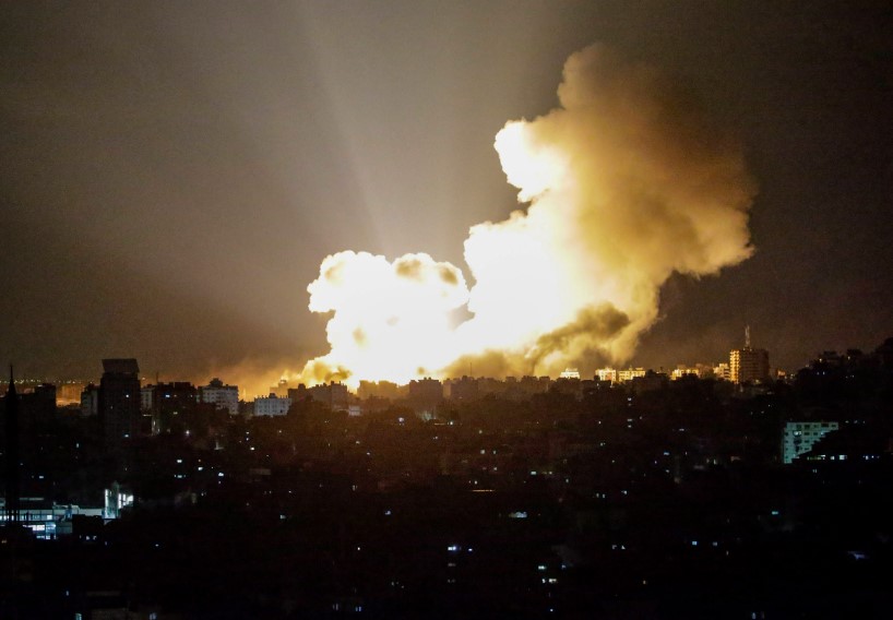 Photo of Israel realiza de madrugada casi un centenar de ataques aéreos contra Hamás en Gaza