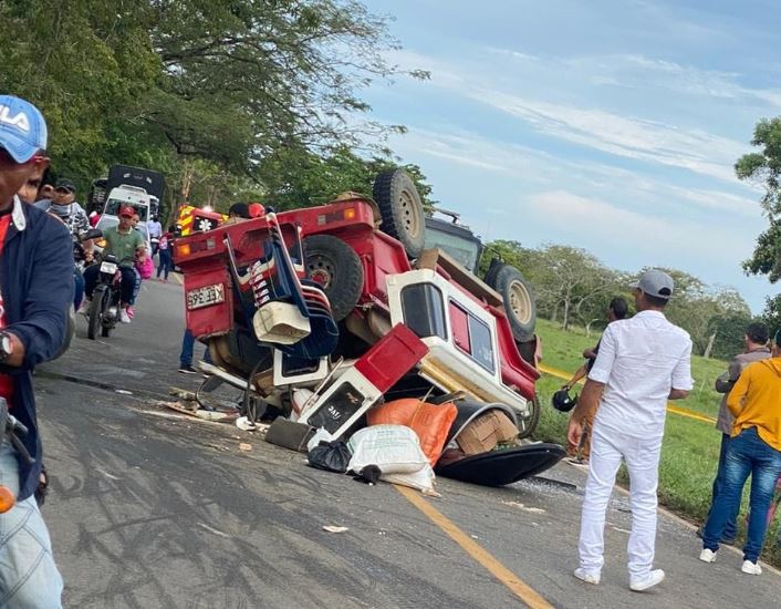 Photo of Campero que transportaba pasajeros se volcó en zona rural de Planeta Rica