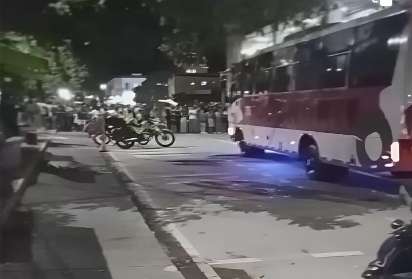 Photo of Otra masacre: Asesinan a cuatro personas en un bus que iba para Medellín