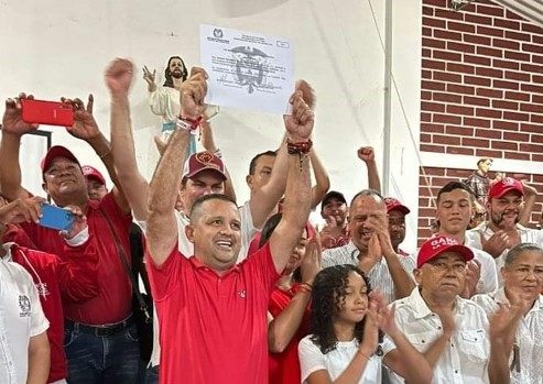 Photo of Con la credencial de alcalde electo de Planeta Rica, Ramón Calle reitera que será el gobierno de la gente