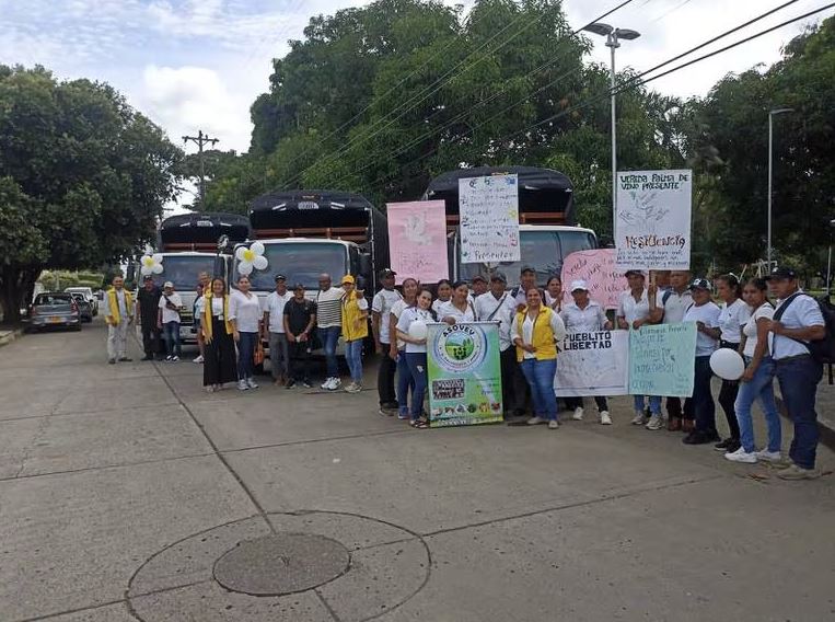 Photo of Entregan camiones a víctimas del conflicto armado en tres municipios de Córdoba
