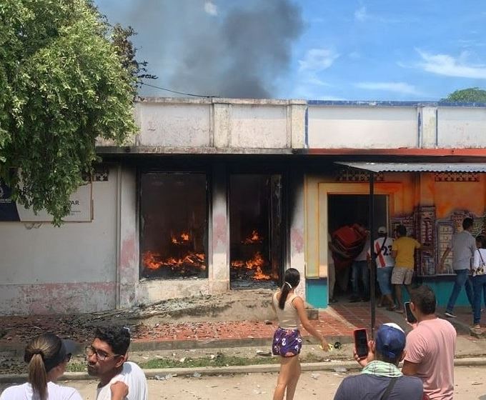 Photo of Fiscalía captura a presuntos responsables de incendio de Registraduría en Gamarra, Cesar