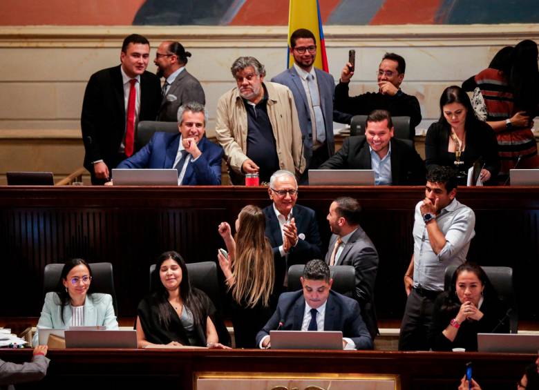 Photo of Aprobada en la Cámara de Representantes la reforma a la salud de Gustavo Petro
