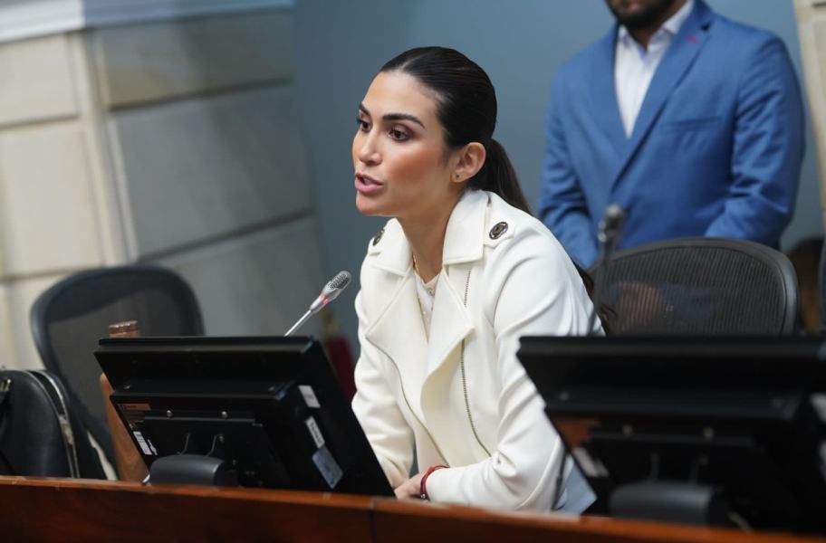 Photo of Representante Saray Robayo pide al gobierno medidas para hacerle frente a la sequía y los incendios forestales