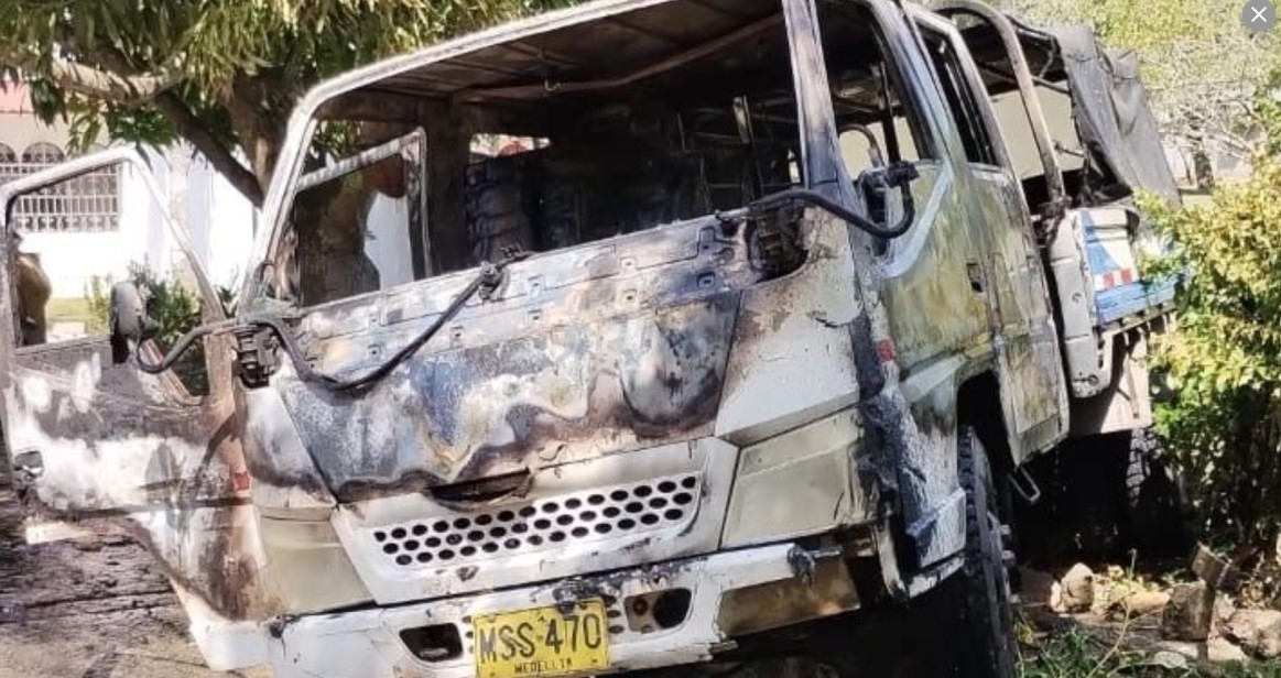 Photo of Queman otro vehículo de un aliado comercial de Afinia en Córdoba. Ya van dos este año