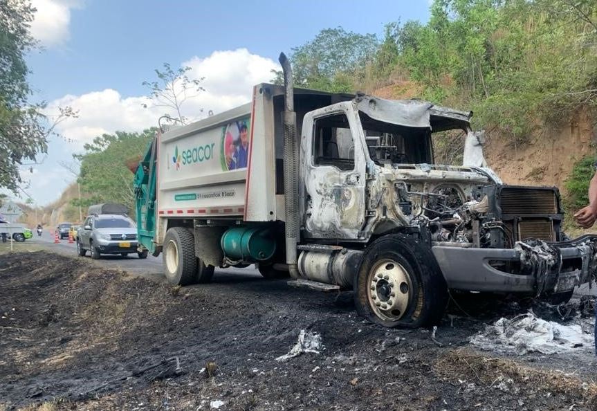Photo of Policía confirma que incineraron un carro recolector en la vía Montería – Planeta Rica
