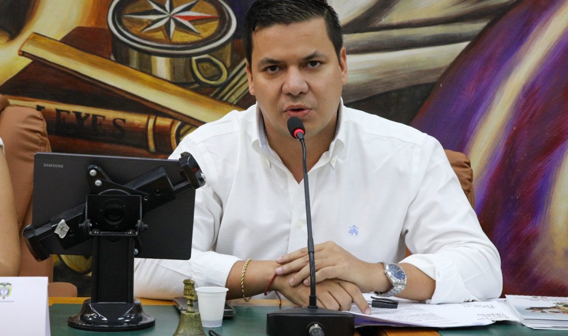 Photo of Diputado Gabriel Calle rechaza decisión que frena el salario mínimo