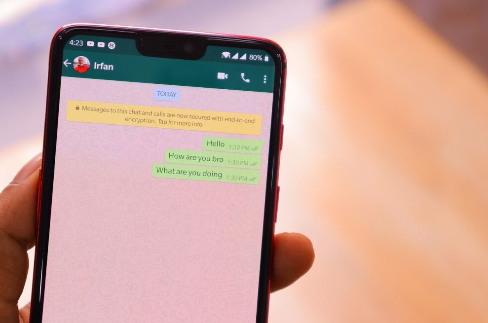 Photo of WhatsApp sorprende a sus usuarios con tres ‘chulos’ en azul en sus chats: ¿Qué significan?