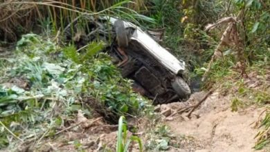 Photo of Mueren 4 miembros de una familia al caer camioneta a abismo en Antioquia