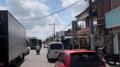 Photo of Mal estacionamiento de vehículos causa congestión en las calles de Montelíbano