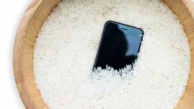 Photo of Desmienten el mito de colocar el móvil en arroz para extraerle el líquido