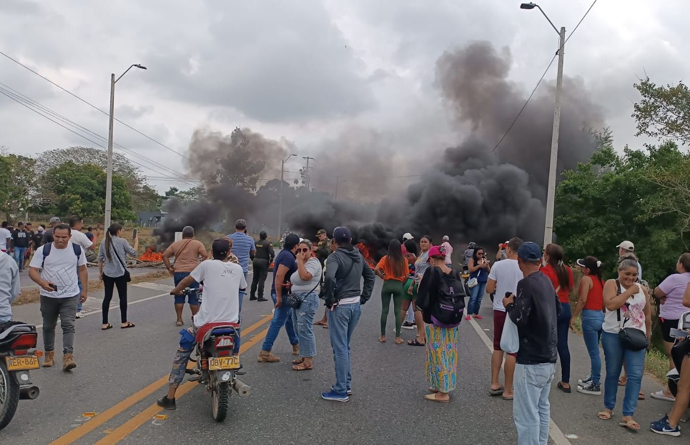 Photo of Bloquean la Troncal de Occidente en Planeta Rica por altos cobros de energía