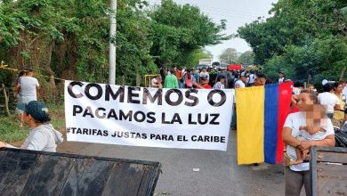 Photo of Cuatro días completa plantón por altas tarifas de energía en Montelíbano