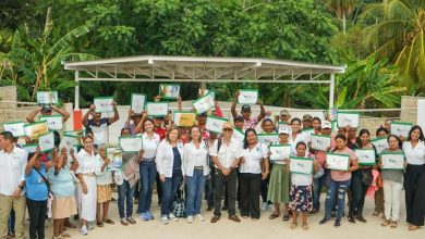 Photo of Familias campesinas de Pueblo Nuevo recibieron el título de sus predios