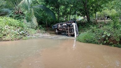 Photo of En Puerto Libertador, un camión fue arrastrado por la corriente de la quebrada Hugo Gómez