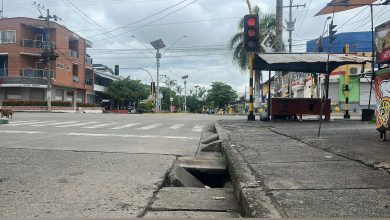 Photo of Las tapas de las cunetas en mal estado en Montelíbano son un problema de nunca acabar