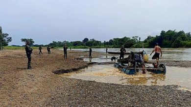 Photo of Capturan a dos mineros que extraían oro en zona rural de Puerto Libertador
