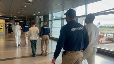 Photo of Llegó el primer vuelo del acuerdo EEUU y Panamá para repatriar migrantes irregulares colombianos
