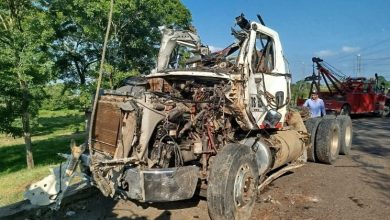 Photo of Así quedó el tractocamión cargado de carbón que cayó al río San Pedro