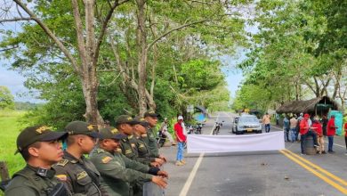 Photo of Con paso intermitente de vehículos, sigue protesta de mineros del Sur de Córdoba