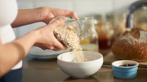 Incorporar avena a tu rutina diaria podría transformar tu salud: aquí te contamos cómo.