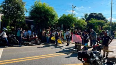 Photo of Comunidades indígenas y campesinas mantienen bloqueada la vía Planeta Rica – Montería