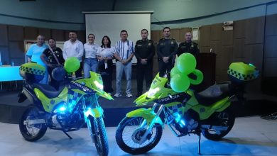 Photo of Gobierno de Montelíbano entregó dos motocicletas a la Policía para reforzar operativos de seguridad