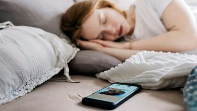 Photo of ¿Usas tu celular como despertador? podría estar arruinando tu sueño