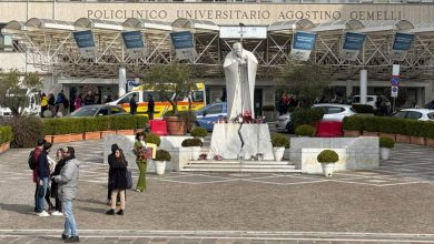 Photo of El Vaticano dice que el Papa pasó una noche tranquila y sigue descansando