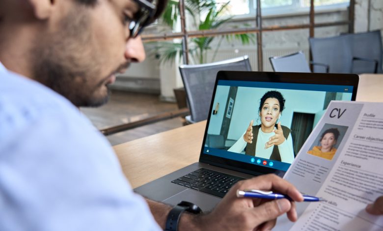 Currículum actualizado con información relevante para el mercado laboral