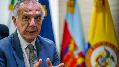 Photo of Ministro de Defensa, Iván Velásquez, presentó su renuncia irrevocable