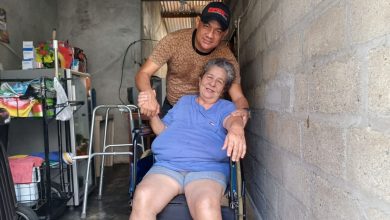 Photo of Periodista de Ayapel donó silla de ruedas a mujer de Montelíbano