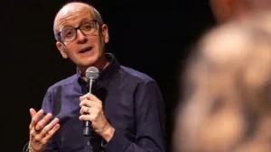 Guionista de "Adolescencia" exige medidas urgentes contra la influencia de la cultura incel