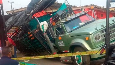 Photo of Camión se hundió en el mercado central de Montelíbano