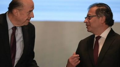 Photo of Dura carta de Álvaro Leyva a Petro: “En París confirmé su problema de drogadicción”
