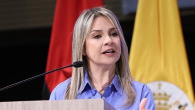 Photo of Vicky Dávila señala a ‘ Iván Mordisco’ del atentado contra Miguel Uribe: alerta de acciones contra ella y Cabal
