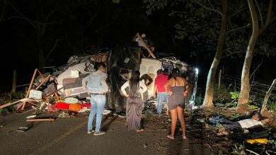 Photo of Tres heridos por volcamiento de camión en la vía Ayapel – La Apartada