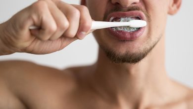 Photo of Cuatro errores comunes al cepillarte los dientes (y cómo evitarlos)
