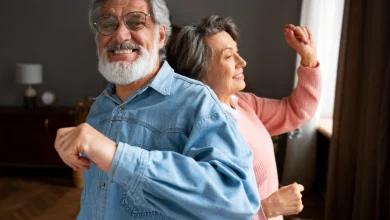 Photo of ¿Tienes más de 50? Moverte al ritmo de tu canción favorita puede transformar tu salud