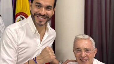 Photo of Uribe pide a Abelardo de la Espriella participar en consulta del Centro Democrático 2026: Esto respondió