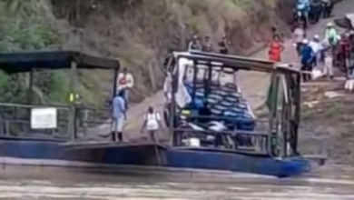 Photo of Camión casi cae al río San Jorge tras cruzarlo en un planchón