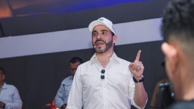 Photo of ELN «declara objetivo militar» a Abelardo De La Espriella, denuncia su campaña