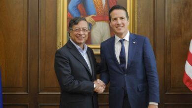 Photo of Petro, en “matrícula condicional” por Estados Unidos, según senador Bernie Moreno