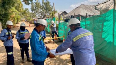 Photo of Mil familias de la invasión Nuevo Oriente de Ayapel se benefician con la construcción de las redes eléctricas del sector