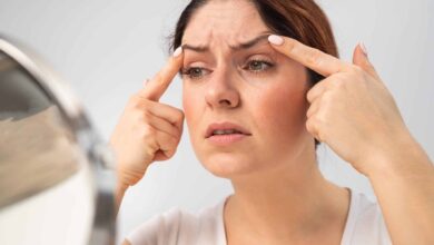 Photo of ¿Despiertas con los ojos hinchados? Estos trucos fríos pueden ayudarte