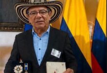 Photo of Miguel Emiro Naranjo recibe la Orden de Boyacá Cruz de Plata por su legado a la música y la cultura colombiana